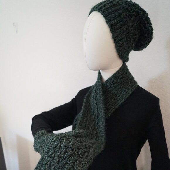 Matching Green Scarf, Hat and Mittens Set - Handmade - Picture 2 of 5